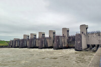 信濃川側の洗堰。大河津分水は、水害を起こす信濃川の水量を減らすためにつくられた全長9kmの分水路で、1922年に完成した。