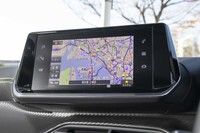 センターモニターのサイズは7インチ。車載カーナビもオプションとして用意される。