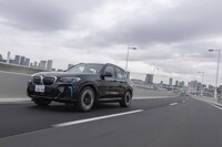 今回、「アドバンスポーツV107」装着車を高速道路で走らせてまず驚いたのは、その静粛性の高さだった。