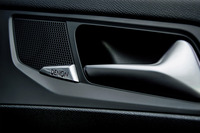 「プジョー308」のディーゼルモデルに充実装備の特別仕様車の画像