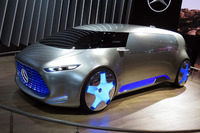 2013年より来場者数の減った2015年の東京モーターショーだが、海外メーカーの参加は積極的だった。写真は、このショーのために用意されたメルセデス・ベンツのコンセプトカー「VISION TOKYO（ビジョン トーキョー）」。