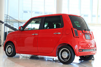 外身は初代そっくりだが、中身は全面的に刷新。特にボディーは、剛性の向上と7％の軽量化を実現しているという。