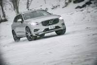 ボルボXC60 T8 Twin Engine AWDインスクリプション
