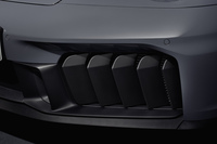 フロントバンパー下部の左右には、新たに大型の冷却ベントが設けられた。すべてのライト機能をマトリクスLEDヘッドランプに統合することで、このスペースを生み出すことができたとポルシェは説明している。