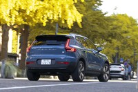 将来を見据えて（？）オンラインのみで販売される「XC40リチャージ」。「C40リチャージ」も合わせて取材後の2022年11月8日に一律60万円の値上げが実施された。