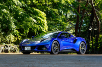 長らく「ファーストエディション」が販売されていた「ロータス・エミーラ」は、2025年モデルから通常モデルの販売がスタート。ラインナップは「ターボ」と「ターボSE」（今回の試乗車）、そして「V6」の3タイプ。