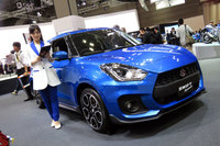 注目を集めていたといえば、先日発売された「スイフトスポーツ」も常に人だかりができていた。