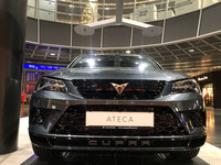 セアトのコンパクトSUV「アテカ」をベースにパワーアップとハイグレード化が図られている。