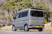 「エブリイワゴンPZターボスペシャル ハイルーフ」のボディーサイズは全長×全幅×全高＝3395×1475×1910mm、ホイールベースは2430mm。最低地上高はRWD、4WDの駆動方式にかかわらず150mmとなる。