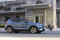 駆動用リチウムイオンバッテリーの容量は69kWh。WLTCモードの一充電走行距離は502km。