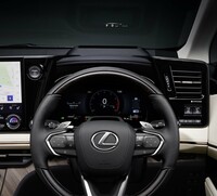 「レクサスLM」が正式にデビュー　4座仕様で価格は2000万円の画像
