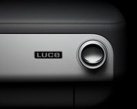 インテリアにあしらわれた「LUCE」のバッジ。