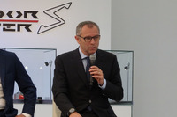 発表会には、伊アウトモビリ・ランボルギーニのステファノ・ドメニカリCEOが出席した。