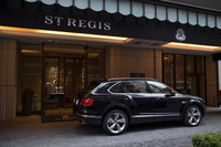 全長5150×全幅1995×全高1755mmという巨体を誇る「ベンテイガ」。試乗車のボディーカラーは「オニキス」で、車両本体価格は2739万円。