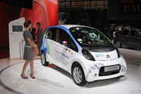 世界一周旅行「エレクトリック・オデッセイ」を達成した「C-ZERO」。「三菱i-MiEV」のOEM車。