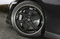 20インチホイールの奥に見えるのが、カーボンセラミックブレーキシステム。