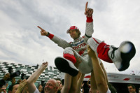 フランスGPで2006年以来となる表彰台にわいたトヨタのヤルノ・トゥルーリ。ティモ・グロックの活躍もあり、チームはコンストラクターズ選手権5位を得た。（写真＝Toyota）