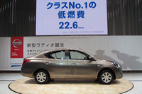 サイドビュー。長さと幅は、これまでとほぼ同じサイズにとどめられた。