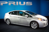 トヨタは、ハイブリッドカーの代名詞「プリウス」の3代目をワールドプレミアした。