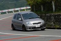 「TRD ヴィッツ Street Spec. “with TRD Turbo kit”」は、「ヴィッツRS」（1.5リッター4AT）をベースにする“ストリート快適スポーツ”仕様。足まわりは「TRD Sportivo」サスペンションセットを装着。ブレーキラインやフールドなども変更されている。