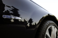 「BlueEFFICIENCY（ブルーエフィシェンシー）」は、「環境技術を通じて自動車のあるべき姿を追求する」というメルセデスのポリシー。「Cクラス」では全グレードに、その名称が冠される。