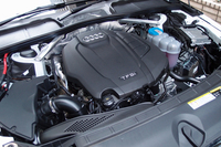 パワーユニットは、2リッター直噴直4ターボエンジンのみ。出力別に2タイプ用意される。