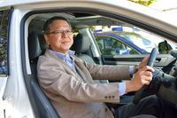 ＜プロフィール＞
	1981年、富士重工業に入社。車体設計部に配属の後、「レオーネ」の開発に携わる。「レガシィ」には初代（車体設計）から関わっており、4代目では開発プロジェクトチームに参加。5代目で車体設計の部門長に。今回の6代目では開発責任者を務めた。