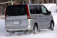 「BLIZZAK REVO GZ」の発売サイズは、13〜20インチの全75サイズ。価格はオープンとなる。