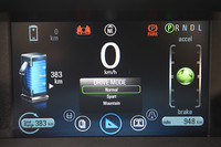 走行モードは「ノーマル」「スポーツ」「マウンテン」の3種から選択可能。