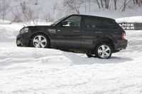 オンロード性能がウリの「レンジローバースポーツ」だが、そこはレンジローバーの一員。オフロードの走破性も、ごらんのとおり。