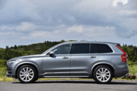 オプションのエアサスペンション装着車では、走行モードによって車高が変化する。（写真をクリックすると、停車時、「Comfort」「Off Road」「Dynamic」の順で車高が表示されます）