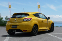 「メガーヌR.S.」のリアビュー。