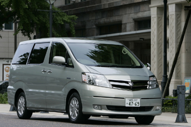 【スペック】全長×全幅×全高＝4840×1805×1935mm／ホイールベース＝2900mm／車重2050kg／駆動方式＝4WD／2.4リッター直4DOHC16バルブ（131ps／5600rpm、19.4kgm／4000rpm）＋フロント交流モーター（13kW／1130-3000rpm、11.2kgm／0-1130rpm）＋リア交流モーター（18kW／1910-2500rpm、11.0kgm／0-400rpm）／価格＝445万2000円（テスト車＝517万3350円）