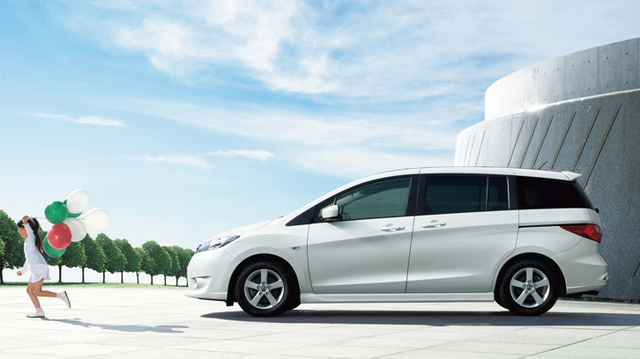日産、「ラフェスタ ハイウェイスター」FF車の装備を充実 【ニュース