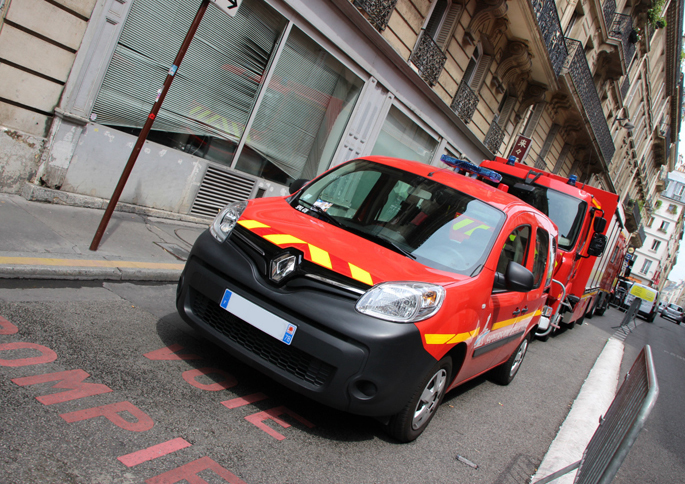 こちらは消防指揮車。ベースは乗用車仕様と思われる。パリにて2017年7月撮影。