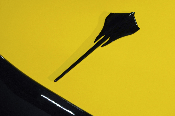 シボレー・コルベット イエロージャケットエディション（「スティングレイ」バッジ）