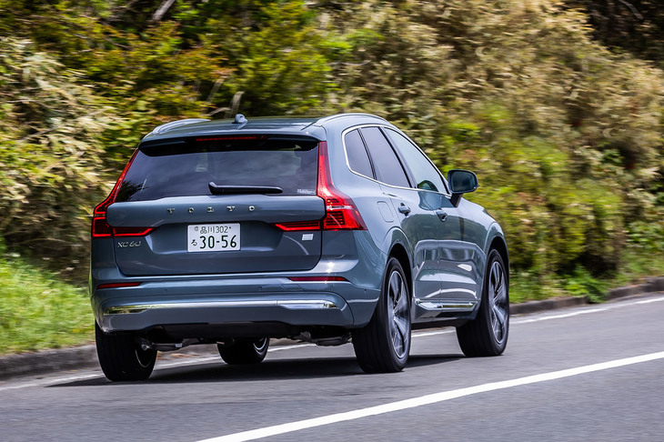 ガソリンエンジン仕様車に対して約200kg重量が増えた「XC60リチャージ」。走行時の姿勢は落ち着いており、重量増がいい方向に作用していると感じられた。