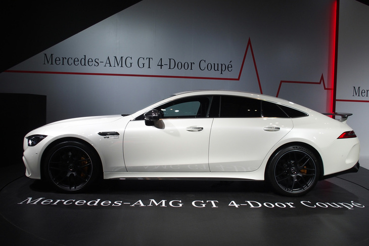 2951mmとなるロングホイールベースを持つ「メルセデスAMG GT 4ドアクーペ」。