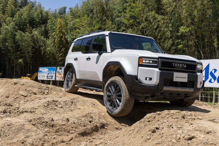 「SDM（Stabilizer with Disconnection Mechanism）」とは、状況に応じてフロントスタビライザーの締結を解除できる機能で、フロントのホイールトラベルを大幅に延ばすことができる。