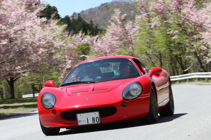 2002年「ヴィーマックRD180」。ホンダ製1.8リッター直4 DOHC 16バルブを縦置きにミドシップした日英共同開発の少量生産車。