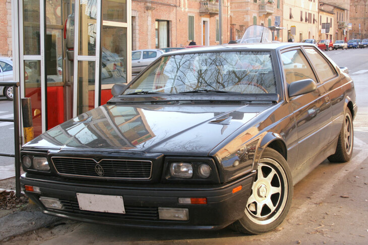 「ビトゥルボ」の派生車種で、イタリア市場で販売された「2.24V」と思われる。2006年シエナで撮影。