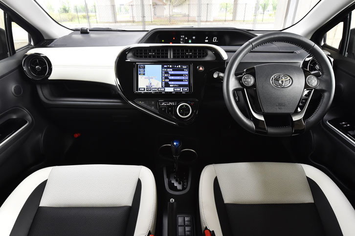 インテリアは、パネル類の材質や意匠を変更することで、先進的かつ上質なイメージが演出された。