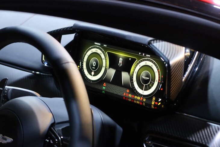 アストンマーティン・ヴァンテージ（メーターパネル）