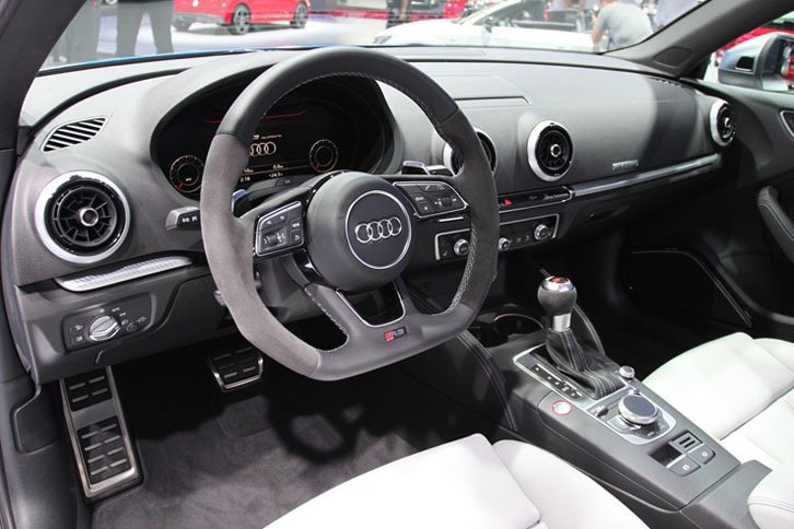 アウディRS 3セダン（インテリア）