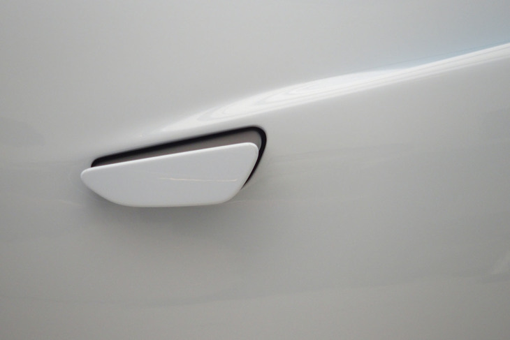 マクラーレン・スピードテール（格納式デジタルリアビューミラー）