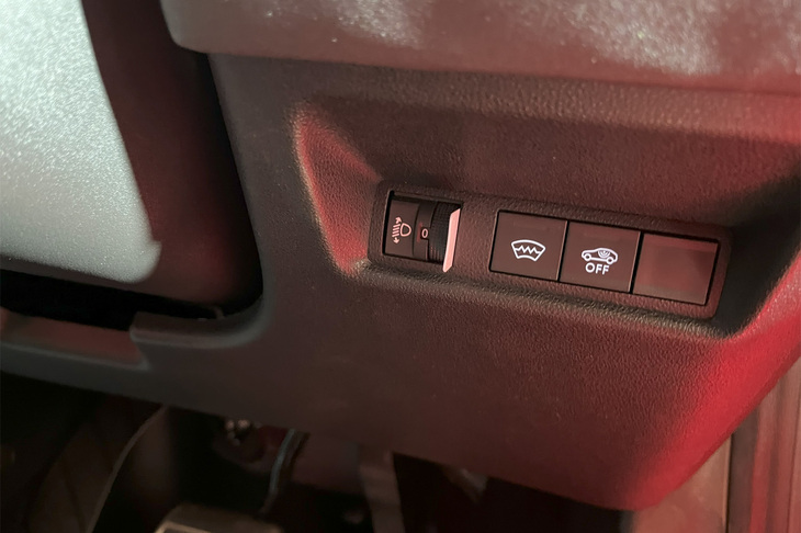 アルファ・ロメオ・ジュニア（ダッシュボード下部のスイッチ）