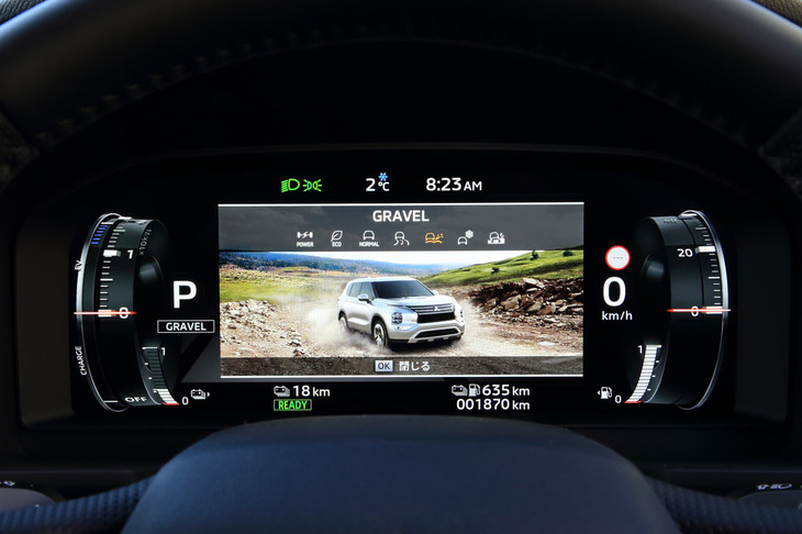 車重2t超という重量級のSUVでありながら、車体のコントロール性はすこぶる良好。「GRAVEL」モードでは過度な“滑り”を抑制しつつ、ぐいぐいと前へ進んでいく。