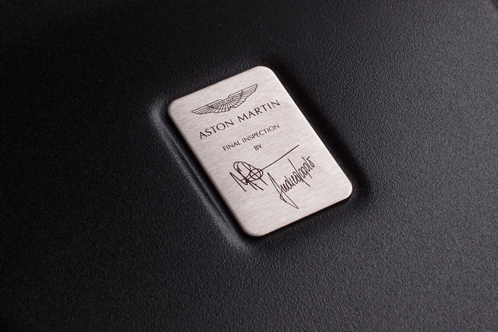 ヴァンキッシュ ザガート（エンジンルーム内のネームプレート）