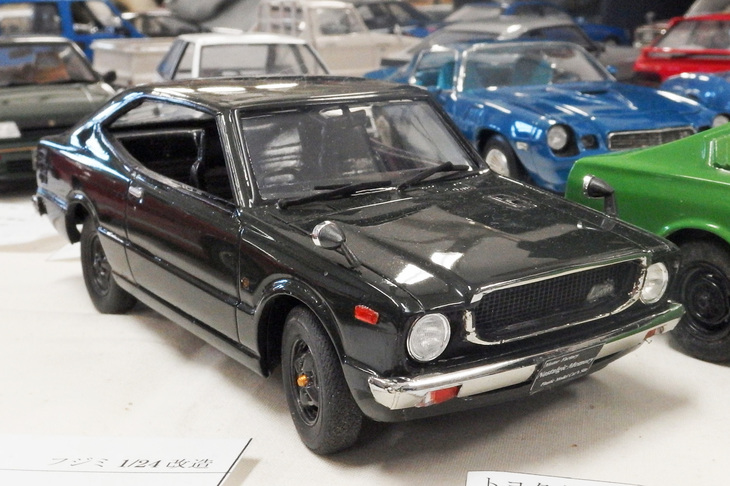 同じフジミのTE27「レビン」をベースに生まれた、後継モデルのTE37レビンこと「トヨタ・カローラ1600レビン」。実車同様ホイールベースが延長されている。