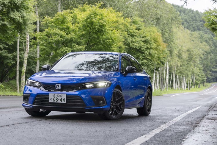 1.5リッターガソリンターボモデルに次いでラインナップされた「シビックe：HEV」。モノグレードで車両本体価格は394万0200円。